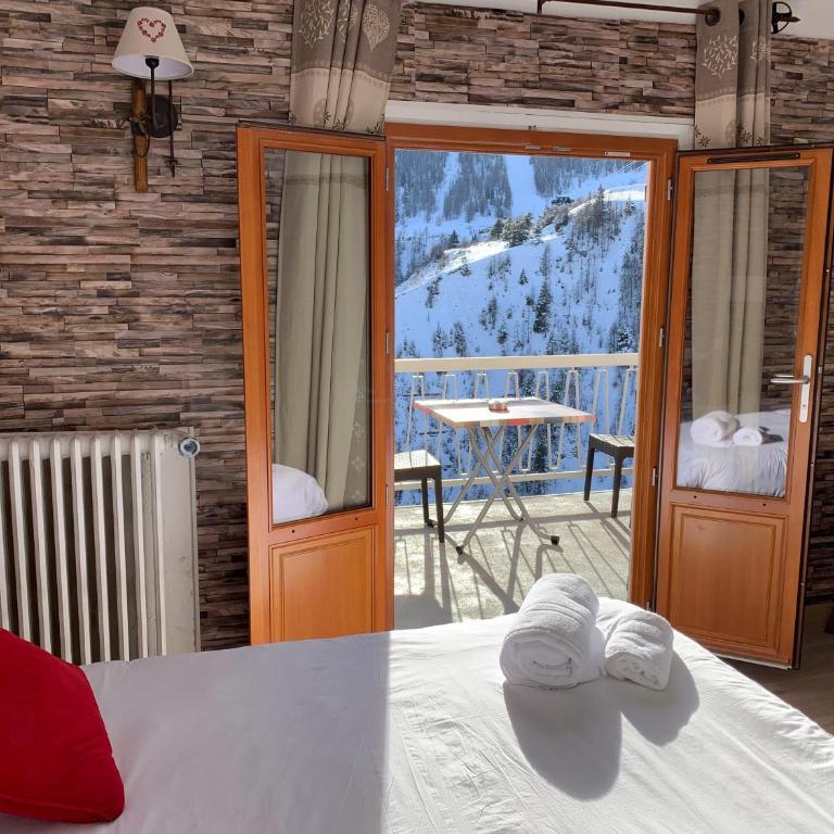 Hôtel Chastellares - Chambre Familiale avec Terrasse - Portes Communicantes - 1