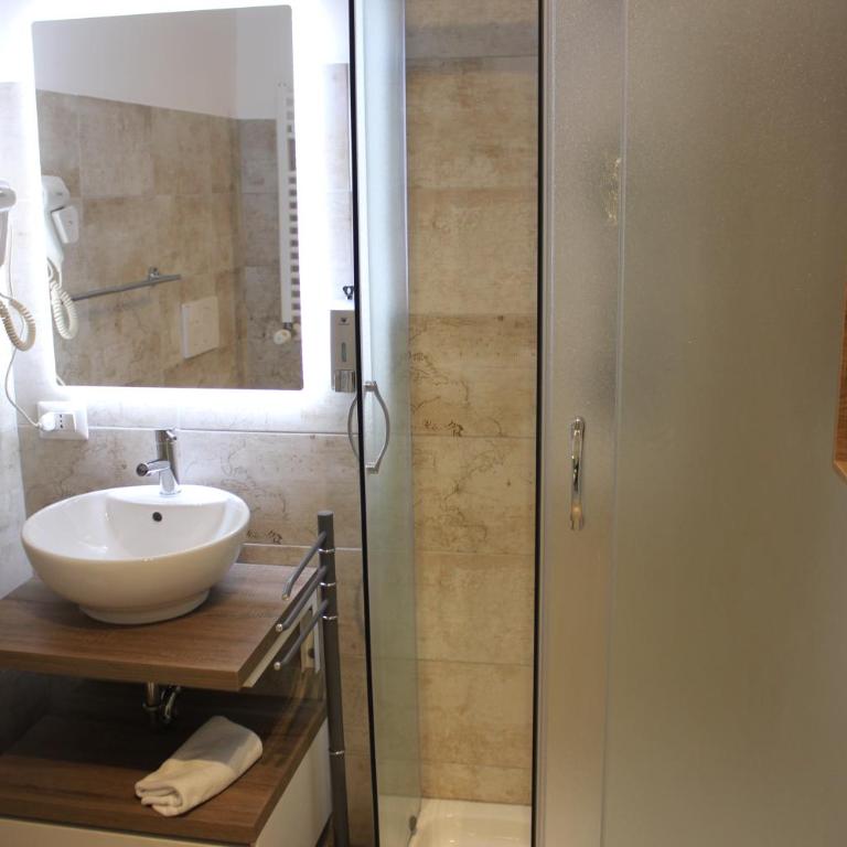 Roman Sunrise Rooms - Camera Matrimoniale con Bagno Privato - 5