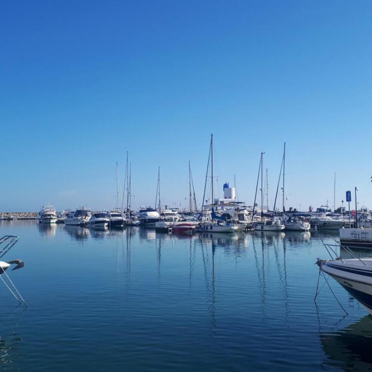 Apartamento 409 Marina Real Puerto de la Duquesa playa - Apartamento - 45