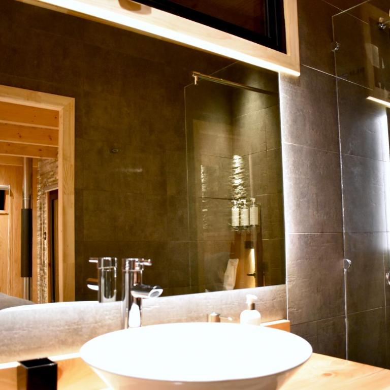 ---- ESCAPADA DE LUJO PARA DOS ---- Casa Boutique Privada - Vistas al Océano - Parrilla y Fogón en Quincho Privado - Insumos desayuno - Tu estadía incluye GRATIS 1 Sesión de Hidromasaje & Cromoterapia bajo las estrellas en Jacuzzi Privado - Villa con vistas al mar - 21