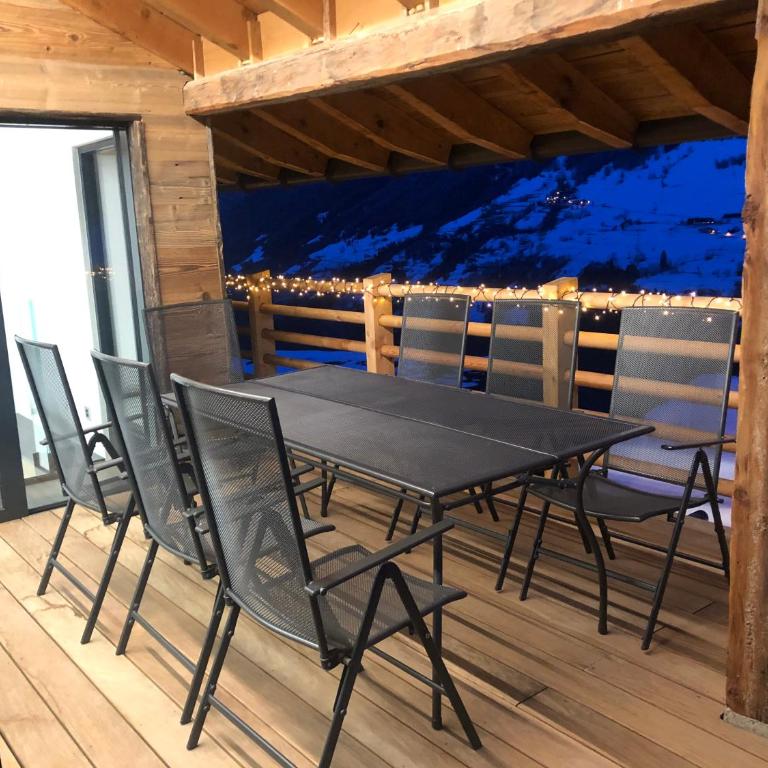 Grand appartement avec terrasse à Chez-Les-Reuses - Apartment - 12