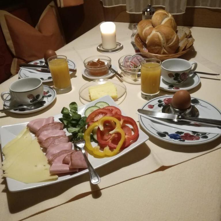Gästehaus Holaus - Doppelzimmer mit Balkon - 4