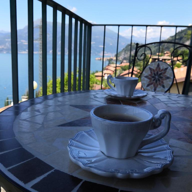 Near Villa Monastero and Castello di Vezio - Appartement - Vue sur Lac - 50