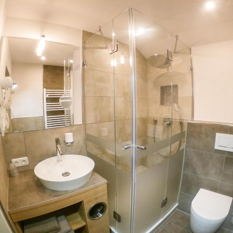 Hotel Waldblick - Doppelzimmer mit Balkon - 4