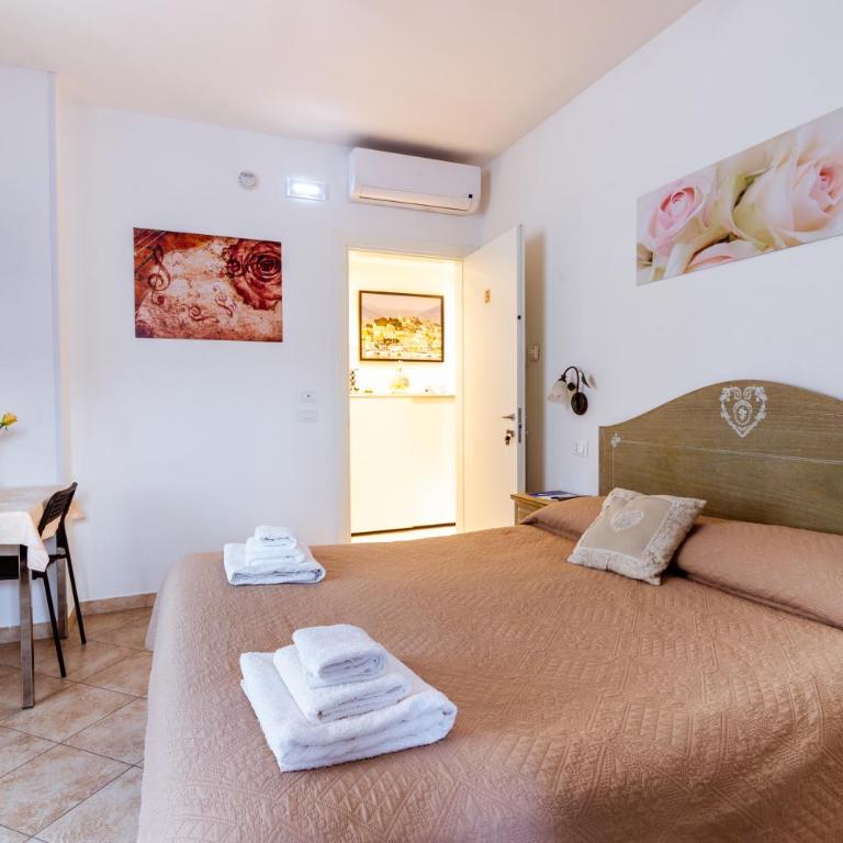 "6 in centro" guest house - Camera Familiare Con Bagno Privato e Cucina - 1