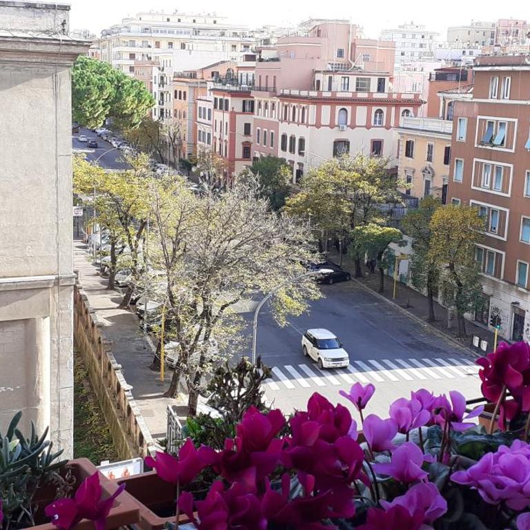 Pini di Roma-New and cozy apt in Rome city center- Metro A "Re di Roma" - Appartamento con 2 Camere da Letto - 40