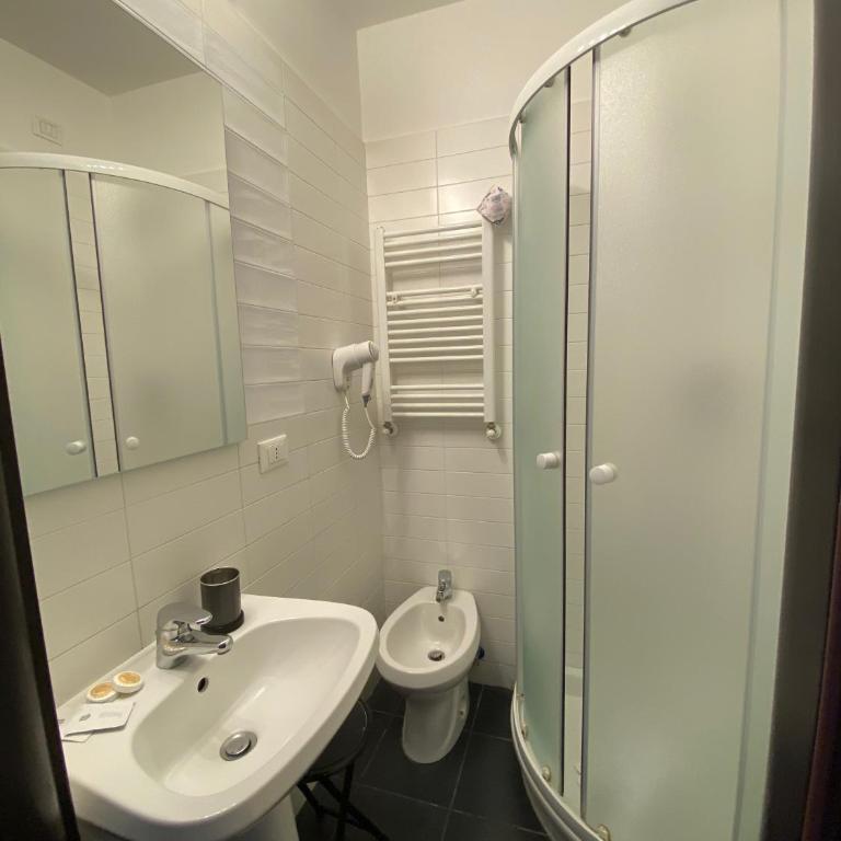 Guest House Rome by GHOR - Camera Matrimoniale/Doppia con Letti Singoli con Bagno - 4