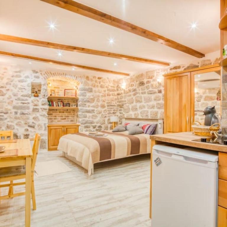 Kotor Bagus - Cozy Boutique Old Town Studio with Seaview Terrace - Apartment - 11