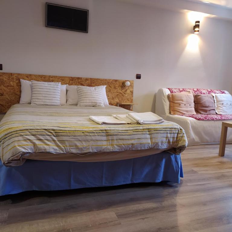 Mirador Madrid - Large Double Room - 8