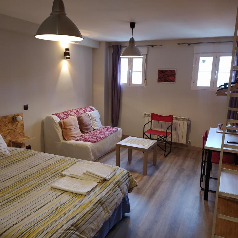 Mirador Madrid - Large Double Room - 9