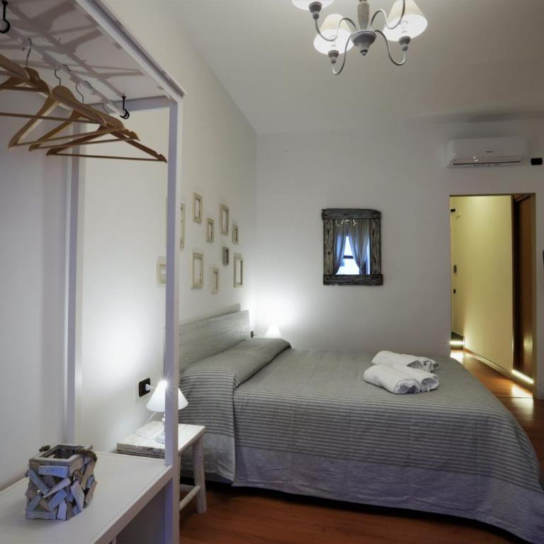 Napoli Vesuvio Apartments by Dimorra - Camera Tripla Deluxe - 4