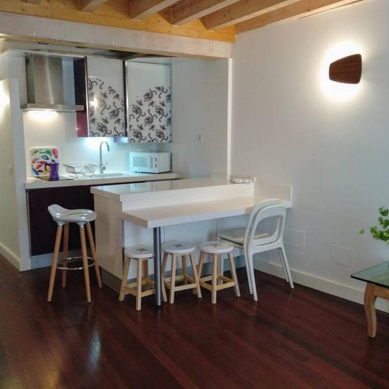 TU HOGAR EN EL CAMINO. BURGOS CENTRO. VUT. WIFI - Apartamento de 3 dormitorios - 1
