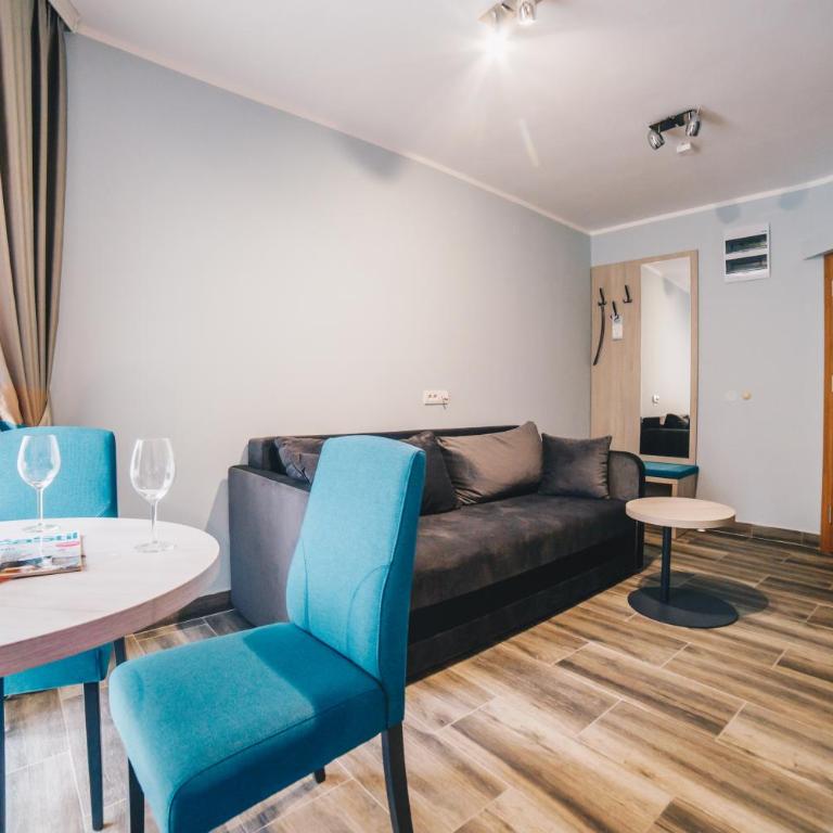 Filips Sleep - Large Double or Twin Room - 9