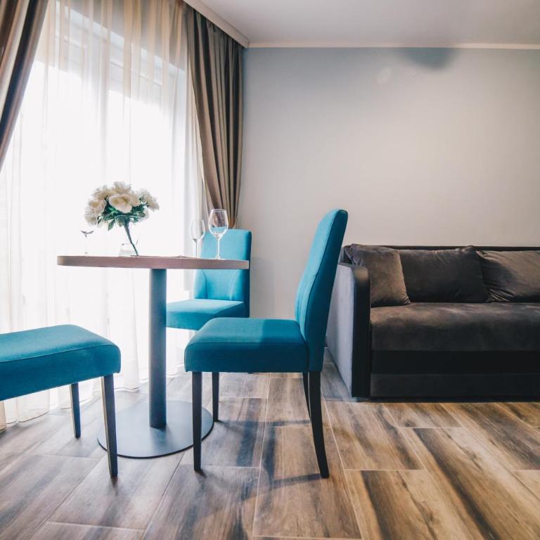 Filips Sleep - Large Double or Twin Room - 8