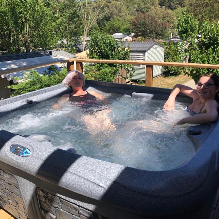 Camping Lou Cabasson - Suite avec Jacuzzi - 3