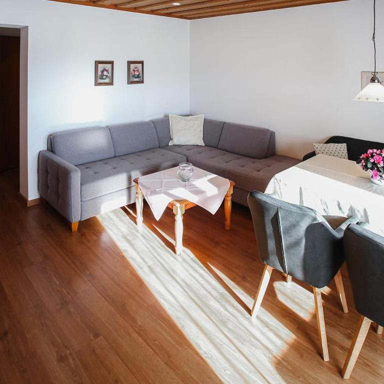 Appartements Ferienwohnungen Alpenblick - Apartment mit 2 Schlafzimmern und Balkon - 9
