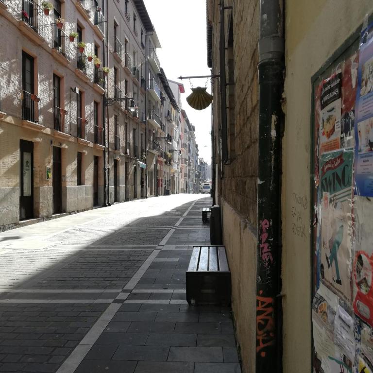 Calle Ansoleaga a 100 mts del Ayuntamiento - Apartment with Balcony - 29