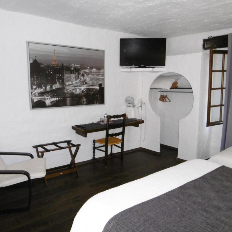 Le Relais Des Vieilles Postes - Triple Room - 1