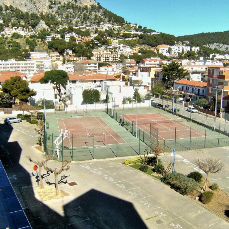 Rocamaura II 5-7 - Three-Bedroom Apartment - 4
