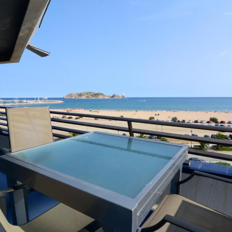 Rocamaura II 5-8 - Two-Bedroom Apartment - 2
