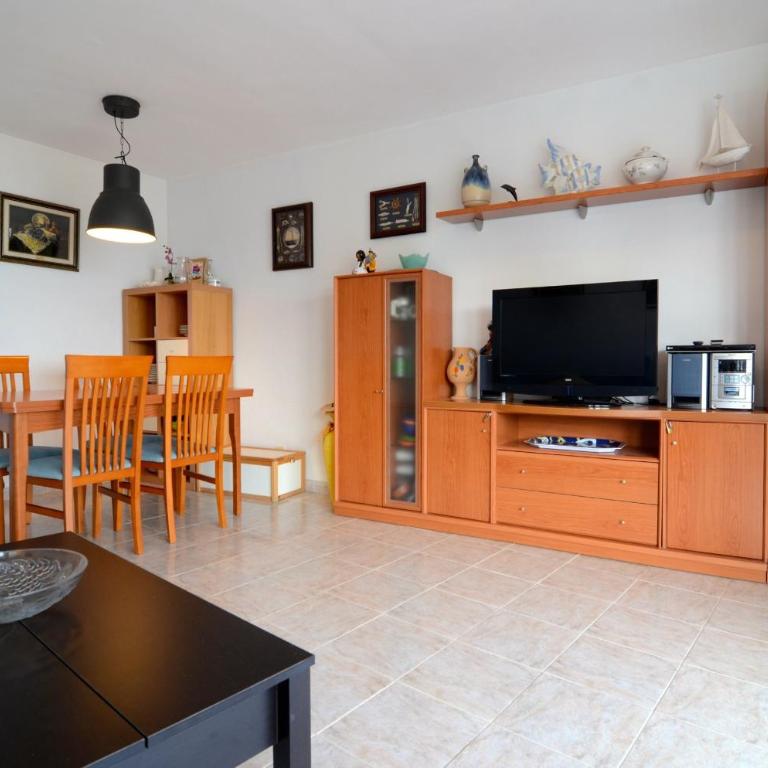 Rocamaura II 5-8 - Two-Bedroom Apartment - 11
