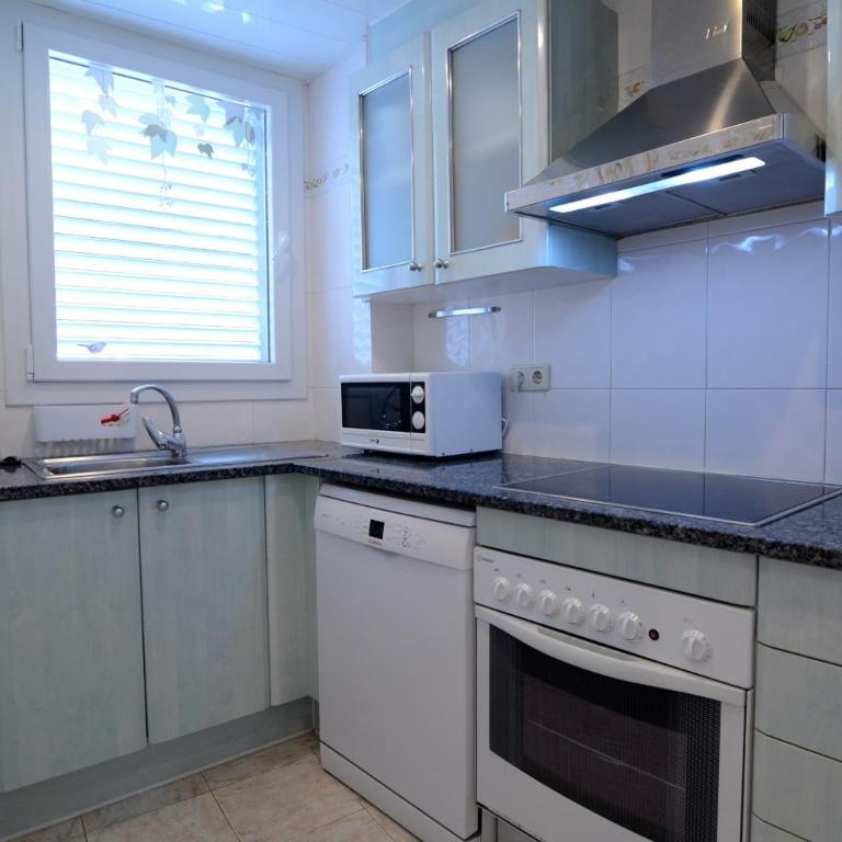Rocamaura II 5-8 - Two-Bedroom Apartment - 13