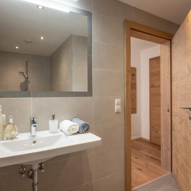 Apart Platzer - Apartment mit 2 Schlafzimmern und Balkon - 3