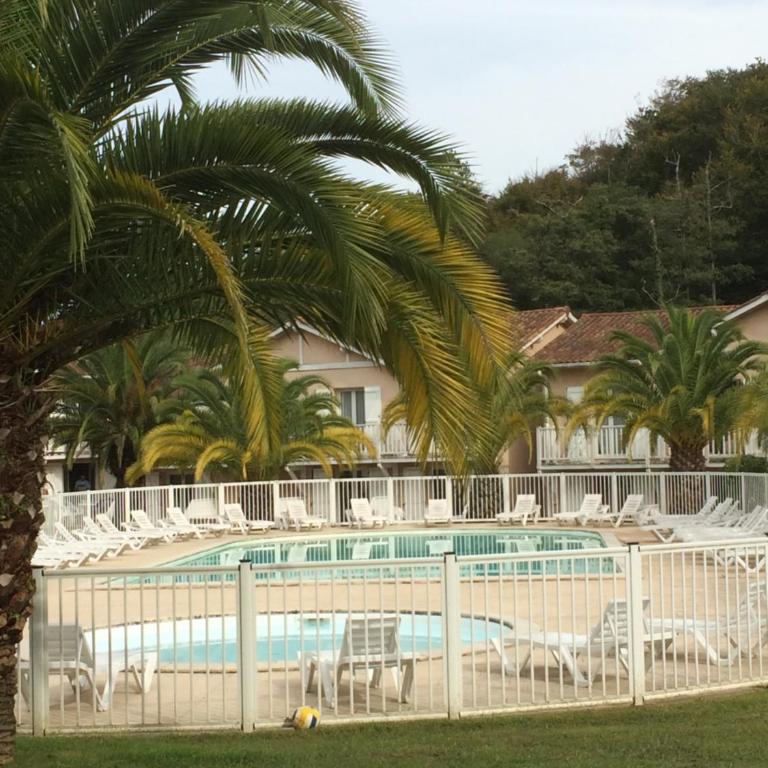 ANGLET- BIARRITZ T3 dans résidence avec piscine - Maison 2 Chambres - 23