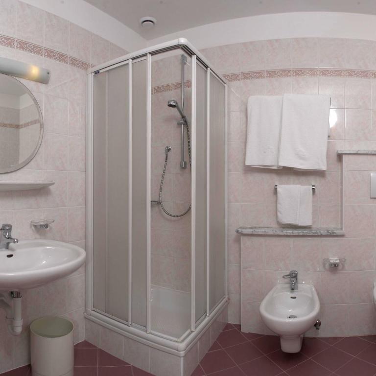 Hotel Weisses Rössl - Cavallino Bianco - Adults Only - Camera Matrimoniale Comfort - 7