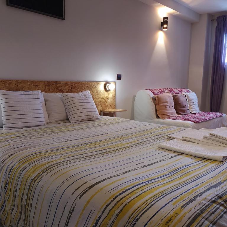 Mirador Madrid - Large Double Room - 2