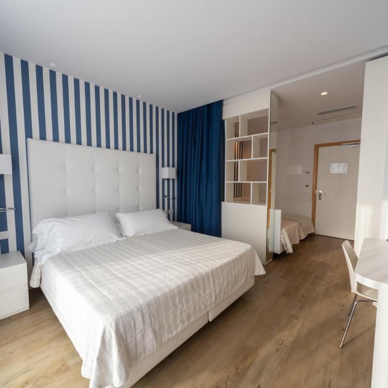 Hotel Fedora Riccione - FRONTE MARE - Quadruple Room - 2
