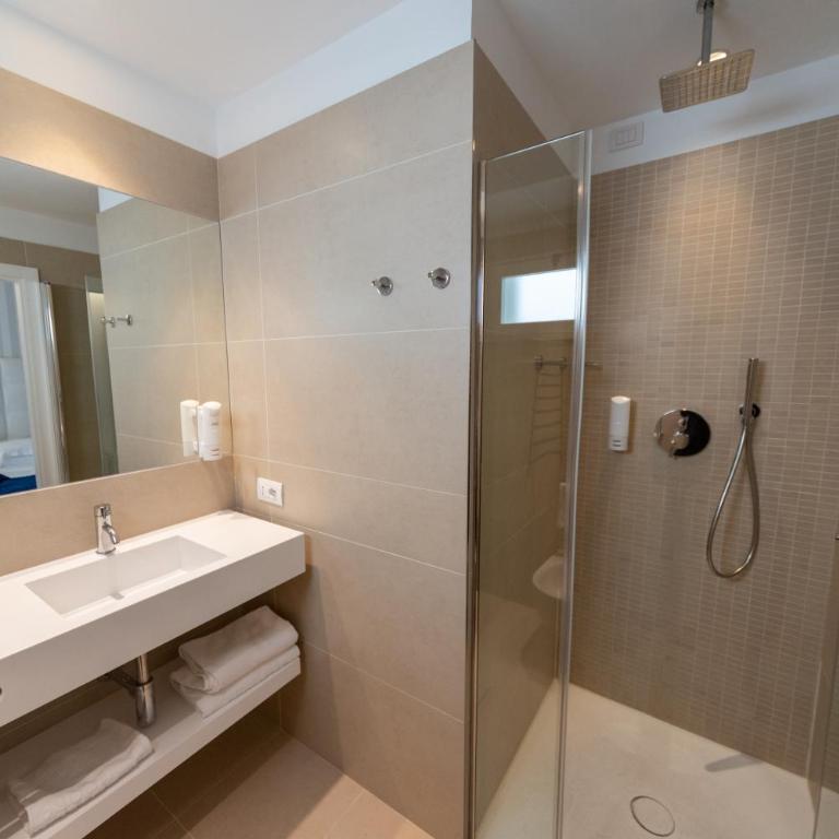 Hotel Fedora Riccione - FRONTE MARE - Standard Triple Room - 1
