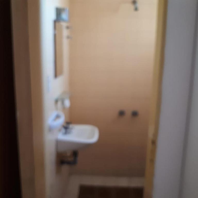 Habitacion economica con estacionamiento Necochea - Double Room with Private Bathroom - 1