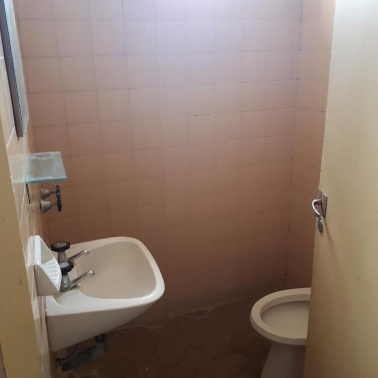 Habitacion economica con estacionamiento Necochea - Double Room with Private Bathroom - 6