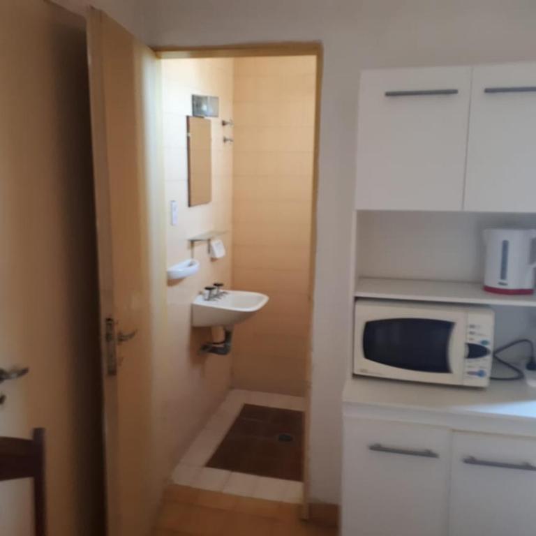Habitacion economica con estacionamiento Necochea - Double Room with Private Bathroom - 3