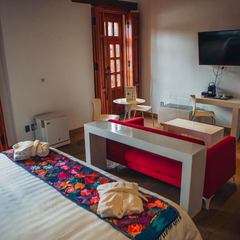 Domingo Santo Hotel Boutique - Deluxe Double Room with Balcony - 5