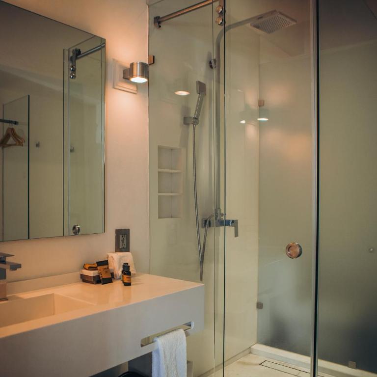 Domingo Santo Hotel Boutique - Deluxe Double Room with Balcony - 9