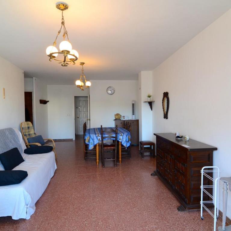Rocamaura III 2-6 - Two-Bedroom Apartment - 9