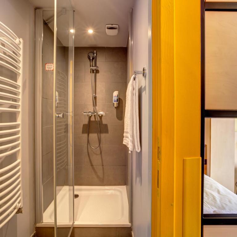 MEININGER Hotel Lyon Centre Berthelot - Chambre 8 Lits - 5