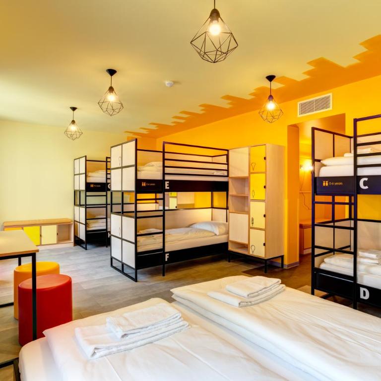 MEININGER Hotel Lyon Centre Berthelot - Chambre 8 Lits - 1