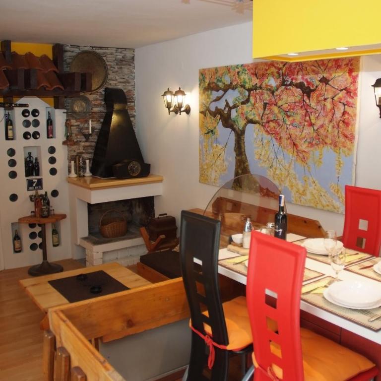Guesthouse 7even - Three-Bedroom Apartment - 8