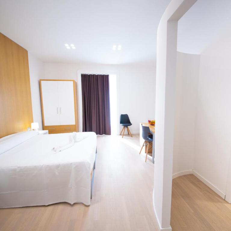The Uncle's House - Deluxe Double Room with Extra Bed - 1