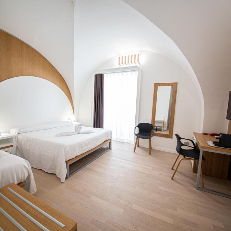 The Uncle's House - Deluxe Double Room with Extra Bed - 17