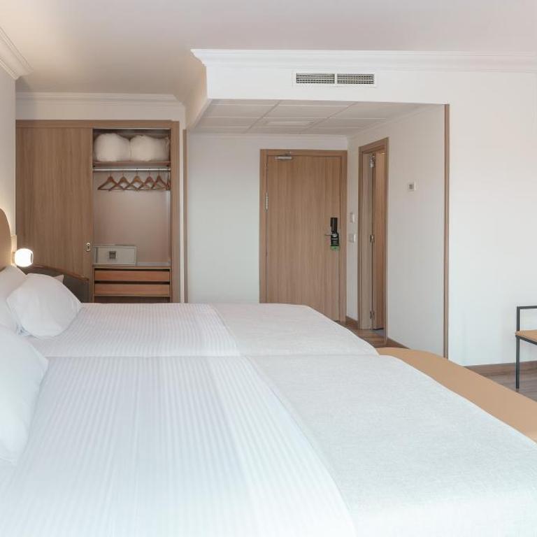 Hotel RH Victoria & Spa 4 Sup - Habitación Deluxe con terraza (2 adultos + 2 niños) - 2