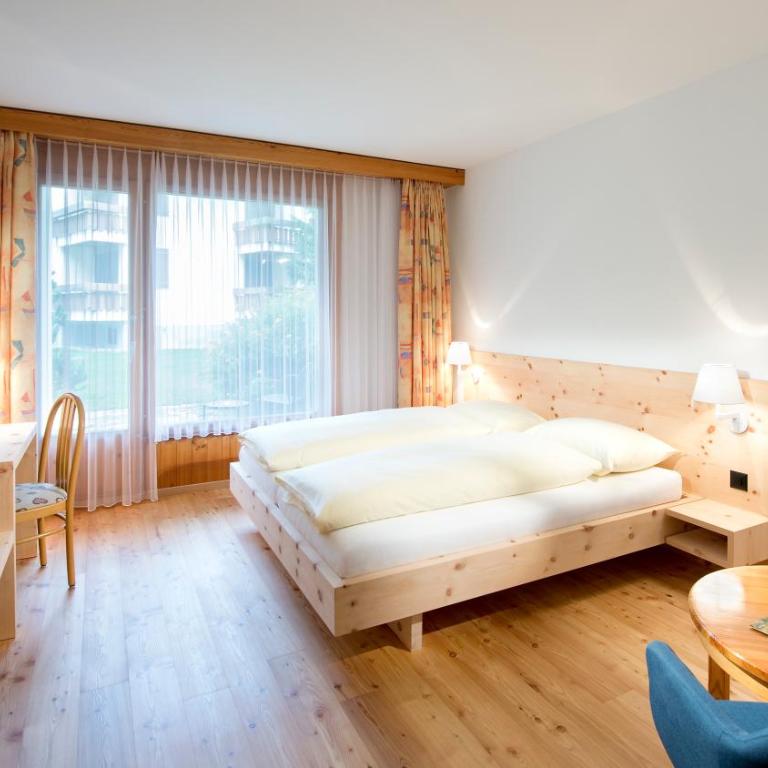 Hotel Chesa Surlej - Classic Doppelzimmer mit Balkon - 1