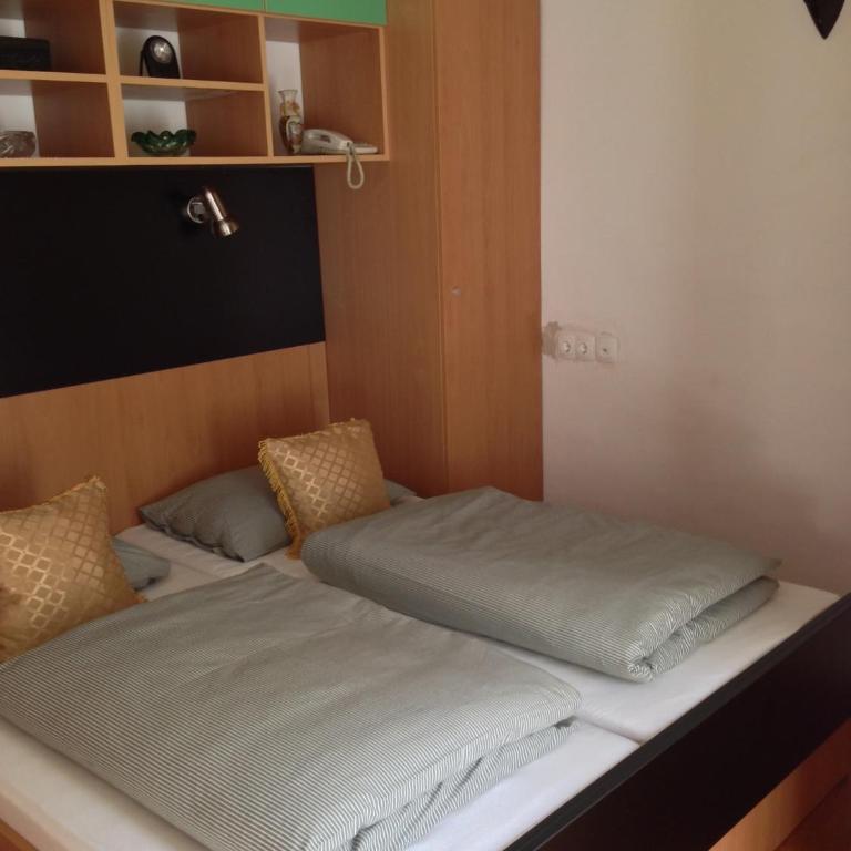 Guesthouse 7even - Three-Bedroom Apartment - 22