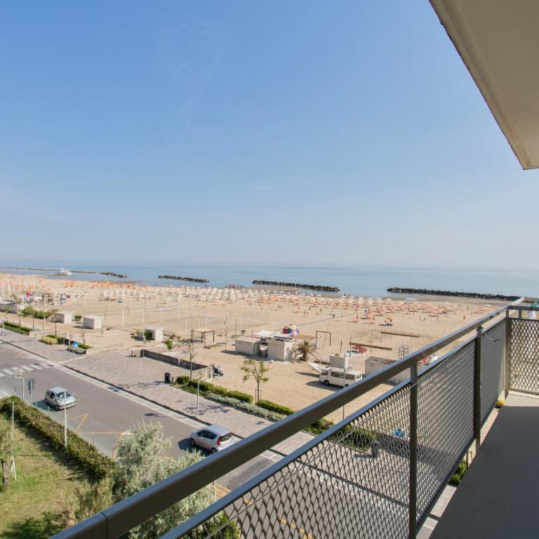 Hotel Tritone Rimini - Double Room with Balcony and Front Sea View - 4