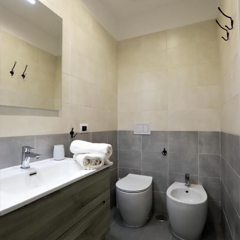 Napoli Vesuvio Apartments by Dimorra - Camera Tripla Comfort con Doccia - 16