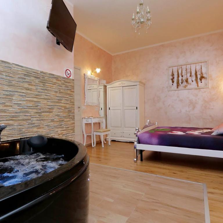Deluxe rooms and One Chilling jacuzzi Suite Guesthouse - Chambre Double avec Baignoire Spa - 17