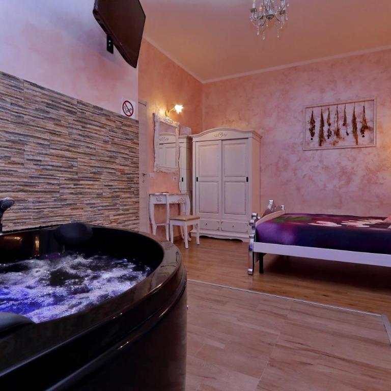 Deluxe rooms and One Chilling jacuzzi Suite Guesthouse - Chambre Double avec Baignoire Spa - 1